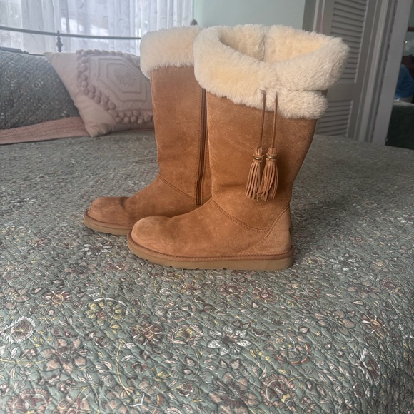 Women's Ugg Boots worn once!! - Picture 6 of 7